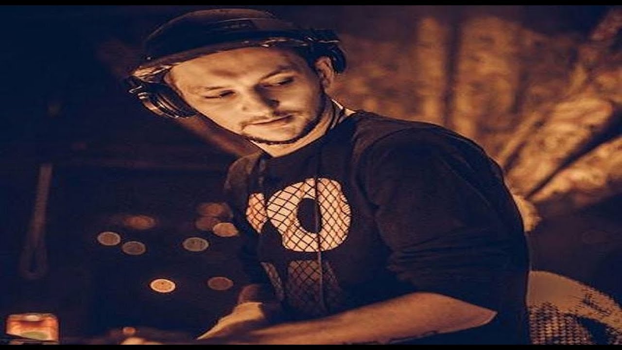 ANTON ISHUTIN in SESSION deep house mix 2019