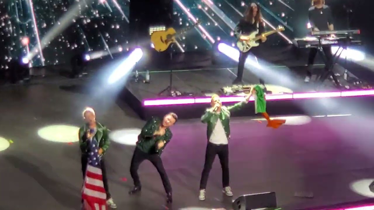 You raise me up #Westlife, the hits tour @Boston