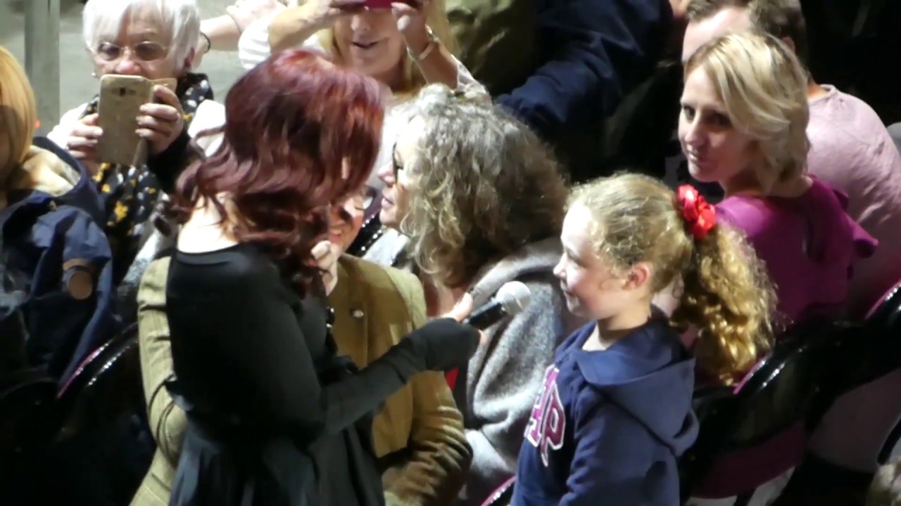 Priscilla Presley Going In To The Audience And Talking To Them