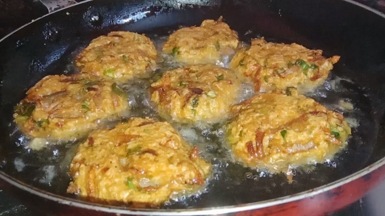 ছোট চিংড়ি মাছ দিয়ে বানিয়ে নিন লোভনীয় স্বাদের মুচমুচে চিংড়ি মাছের বড়া।