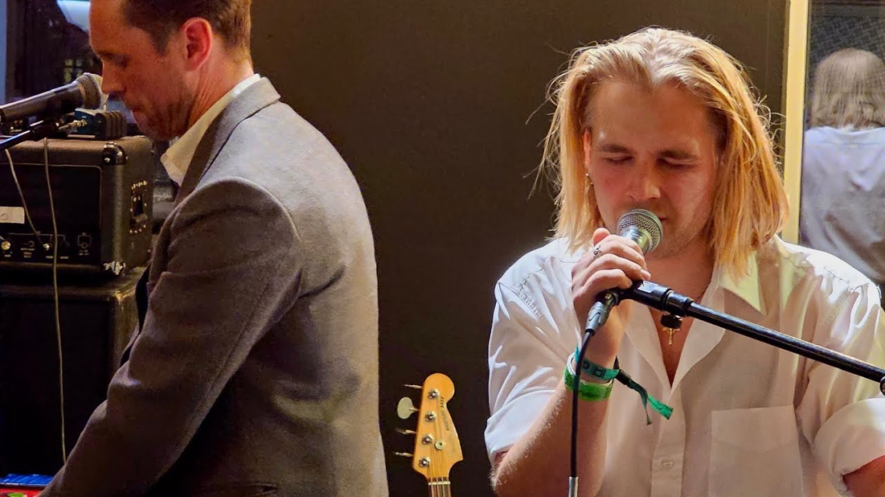 Klemens Hannigan - Don't Feel Right @ Smekkleysa (Iceland Airwaves 2023)
