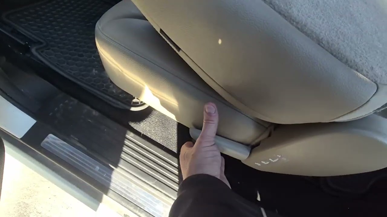 Как сложить средние сиденья на Mercedes R350 W/V251 2011-2012 годов выпуска