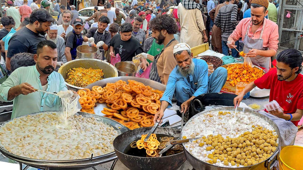 Ramzan Food Hunt at Pakistan Chowk Karachi, Insane Ramadan Street Food Compilation