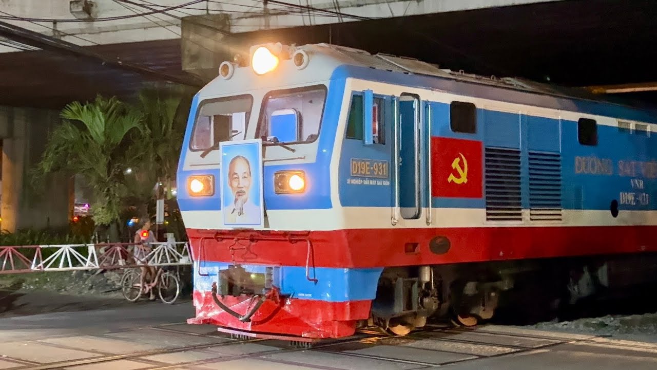 Tàu Hoả Việt Nam - Đoàn Tàu SE5 VIP - Đầu Máy Đức D20E (7-8-9-10)