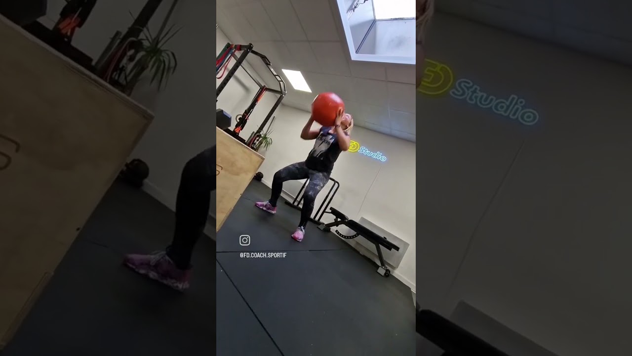 🏋&zwj;♀️🏋&zwj;♀️ Coaching Duo #fitness #coach #coaching #crossfit #fitgirl #fit