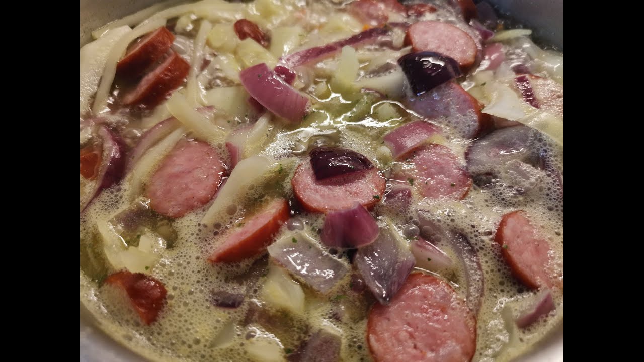 Weißkohlsuppe mit Mettenden