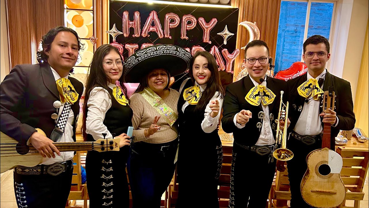 Mariachis en #ibarra viva la cumpleañera 🎉❤️