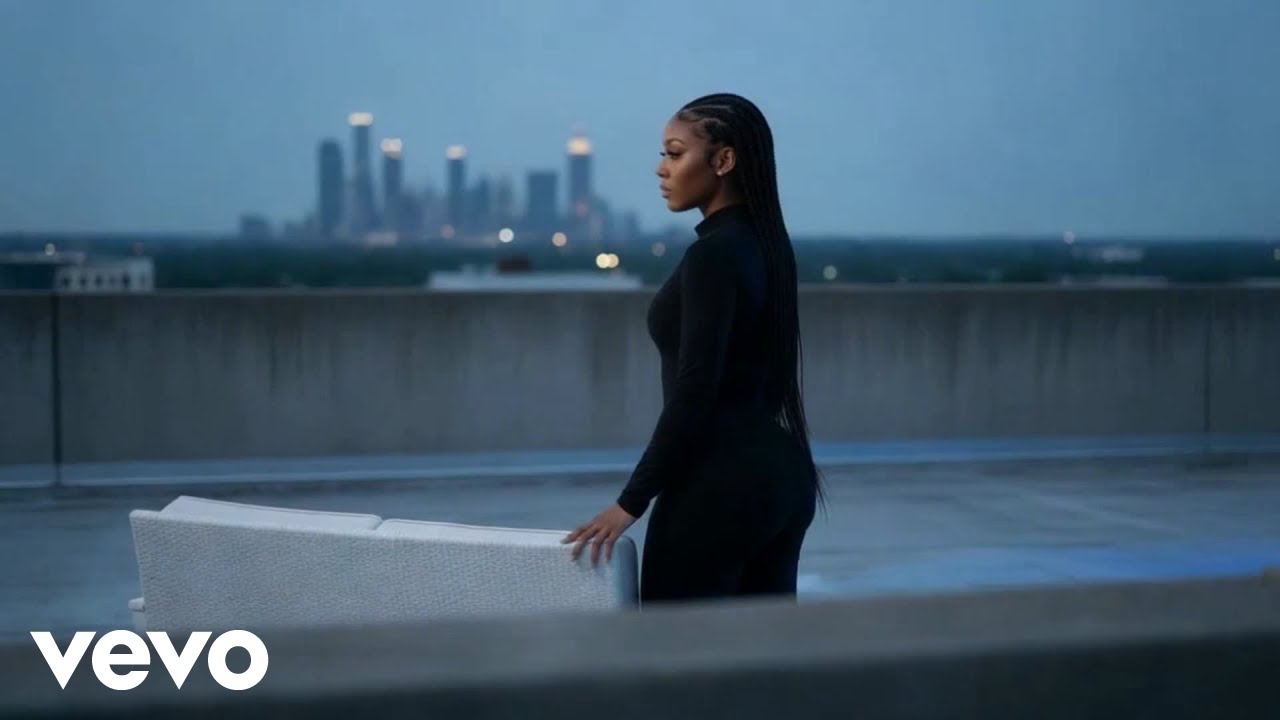 BELLA BANGS - Hoodrat Sit Down