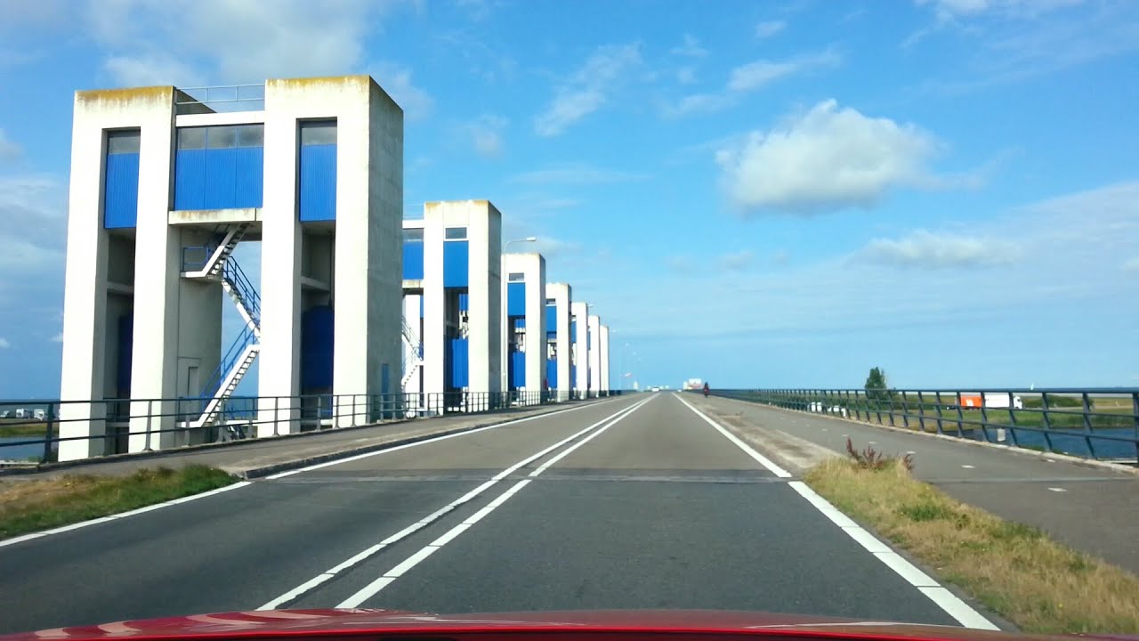 Autofahrt übers Meer zum Trintelhaven