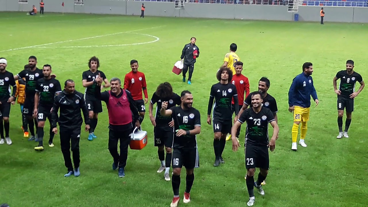 احتفال لاعبي الزوراء مع الجمهور تصورني يعطواني