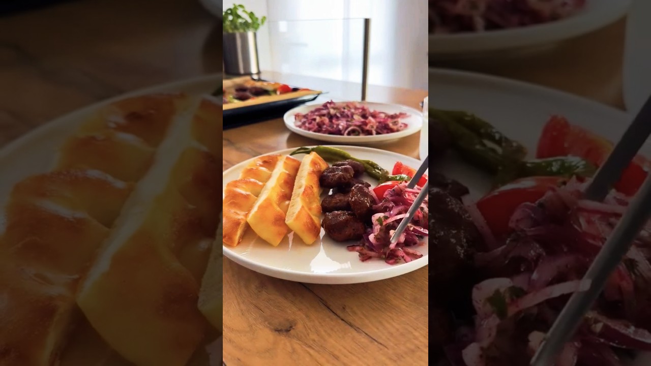 كباب مع الخضار والخبز علي الطريقه التركيه #اكسبلور #explore #food @cbcsofra