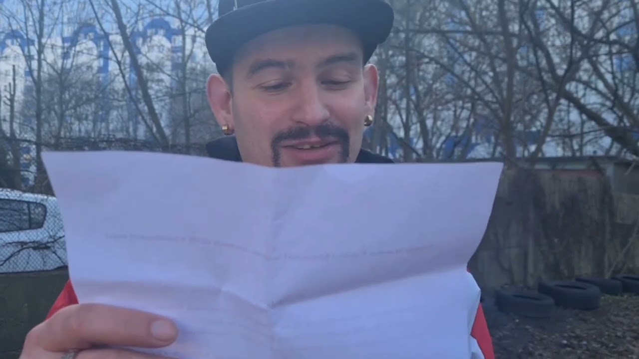 Bonzo czyta ugodę tego typu
