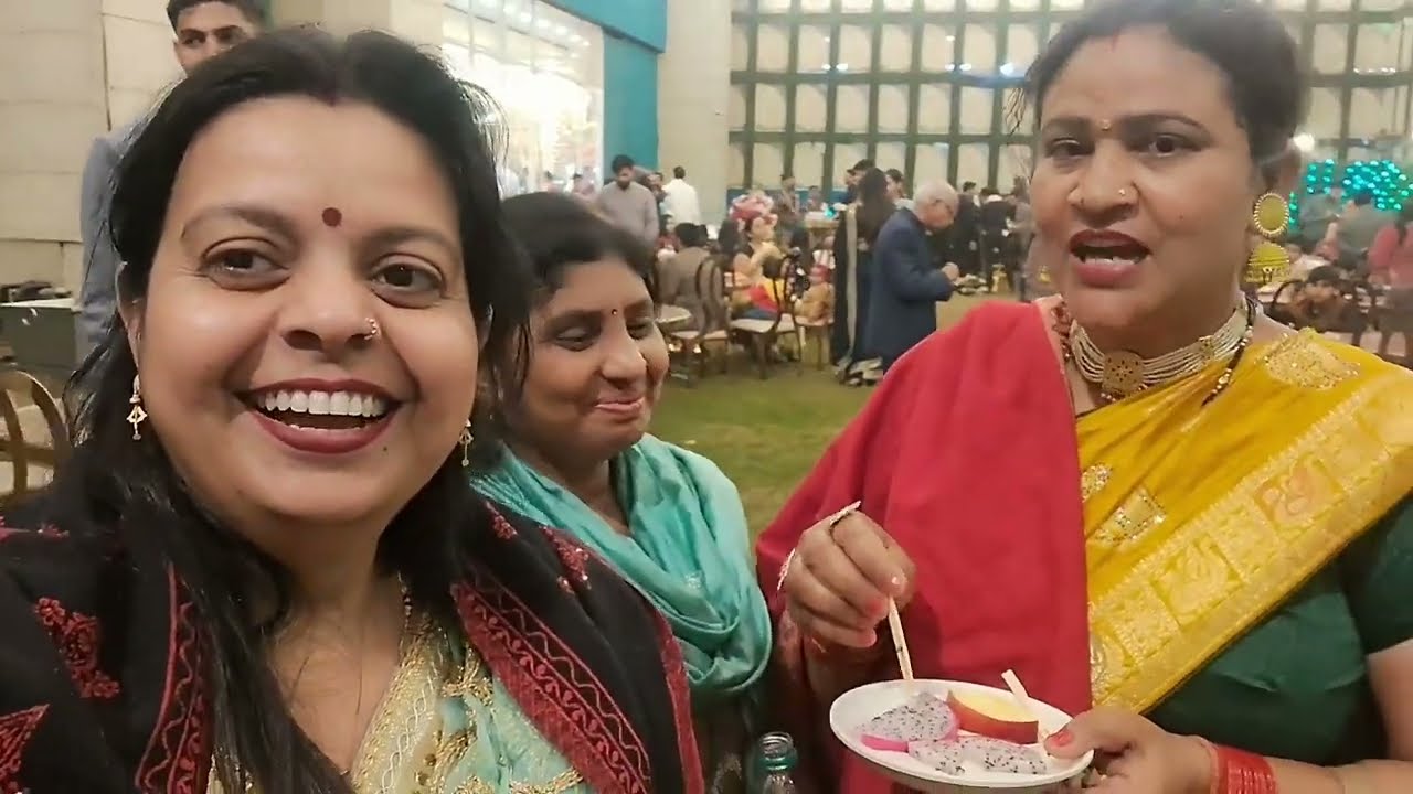 Life में first time पहुंचे इतनी grand wedding में शर्म तो लगती है लेकिन क्या करूं काम ही ऐसा है 