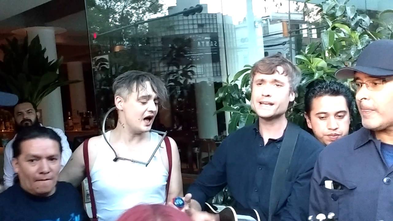Pete Doherty & John Hassall - Runaway (Cover in México City 2016)