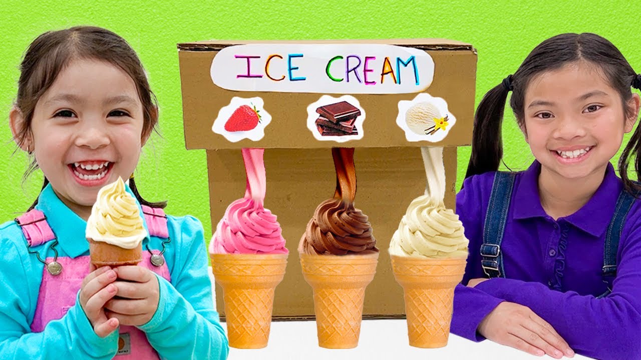 Emma y Lyndon Juegan con la Máquina de Helados y Batidos de Frutas