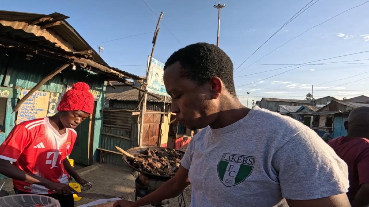 THE  SECRET TO MAKING THE BEST STREET FOOD IN THIS SLUM.