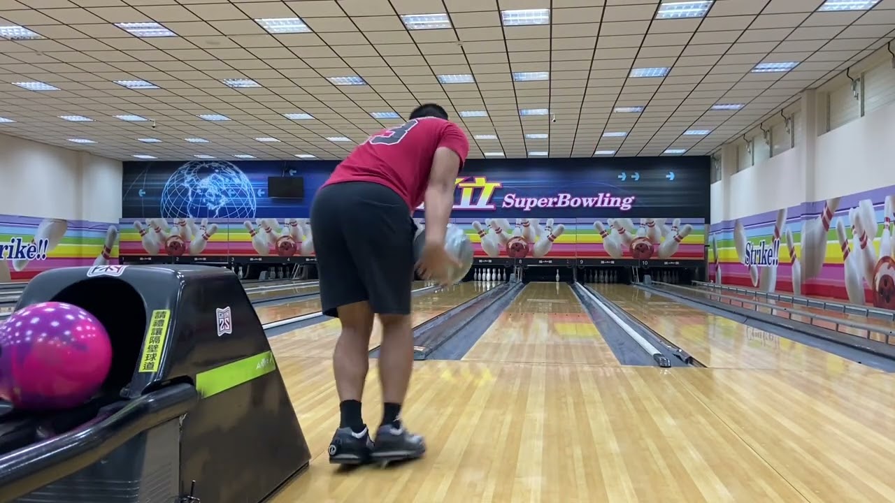2025 11 12 Two hand style Bowling Practice  保齡球 雙手曲練習