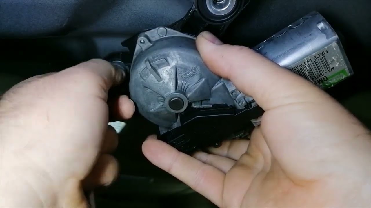How to Replace Rear Windshield Wiper Motor Opel Meriva Vauxhall Meriva