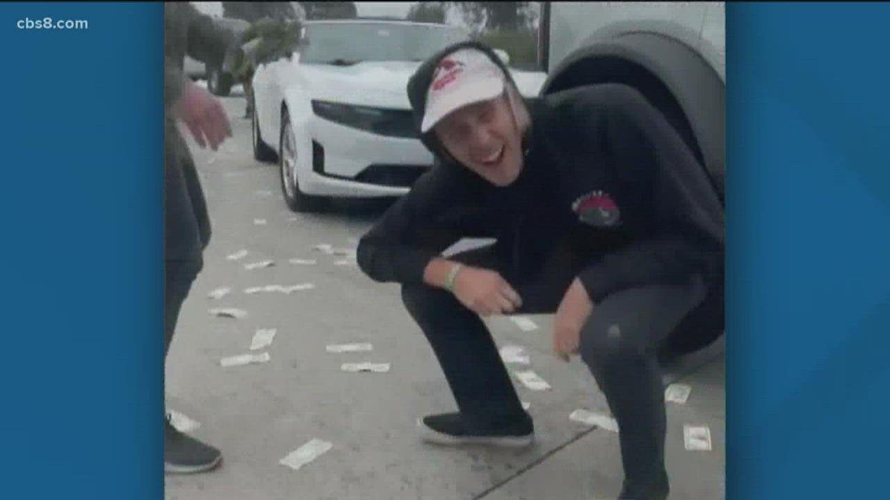Money on I-5 in Carlsbad stops traffic as San Diegans gather up cash