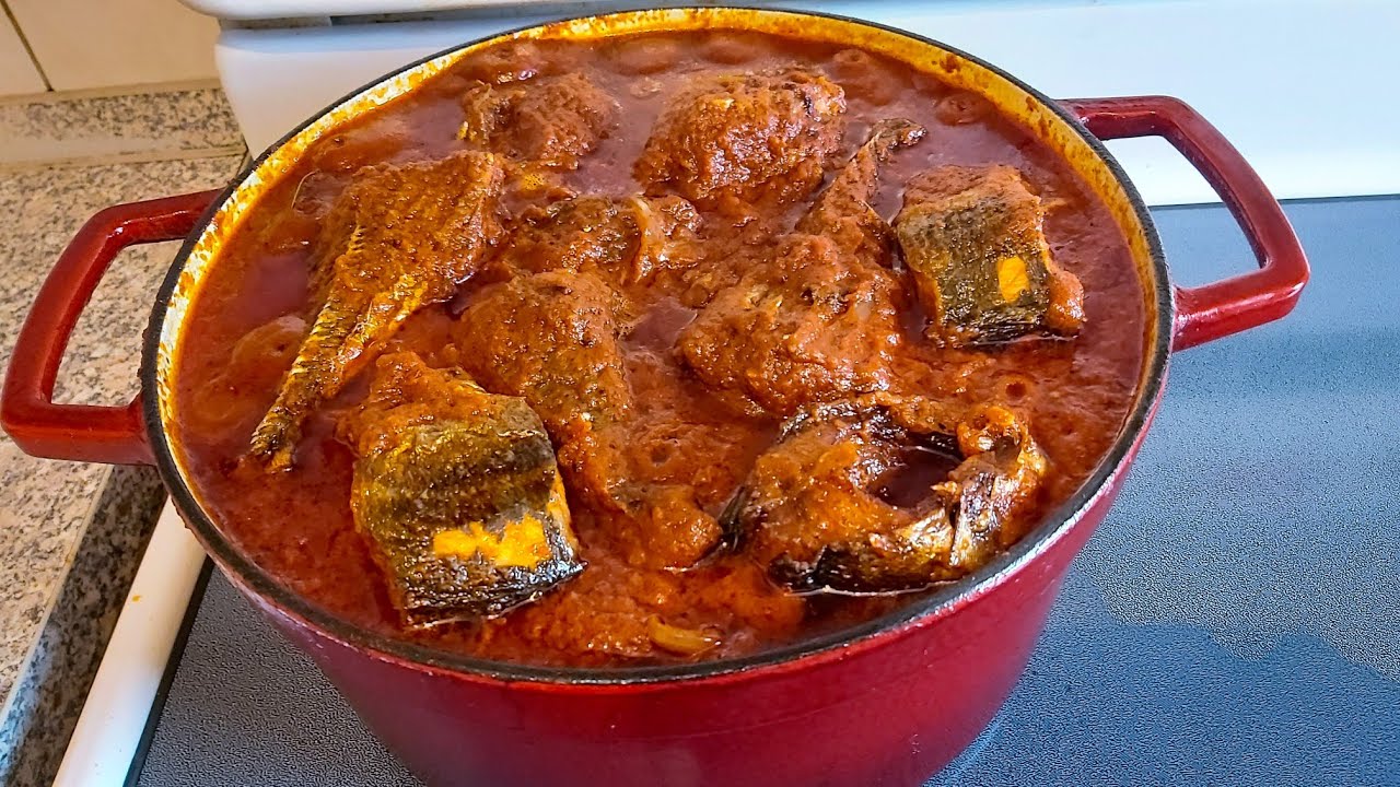 HOW TO MAKE GHANA FISH STEW 🇬🇭 🐟