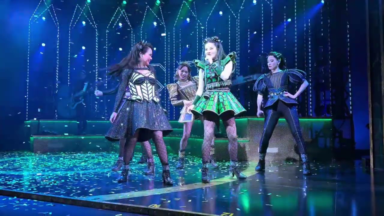 Musical SIX JAPAN CAST-20250211 matinee curtain call at the front row
