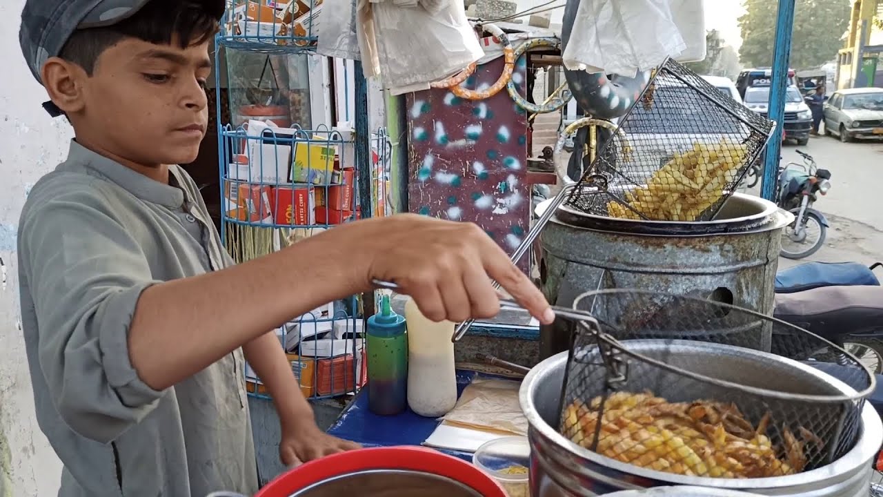 Amazing Hard Working 8 Yrs Old Boy Selling Crispy French Fries Starting from Rs 20 | Perfect Fries