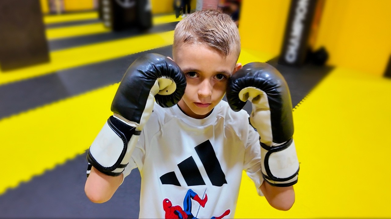 ДАНИЛ КОЛБАСЕНКО СТАЛ БОКСЁРОМ 🥊