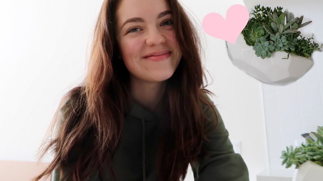 SOMEONE SENT ME FLOWERS!? Moving Vlog #5