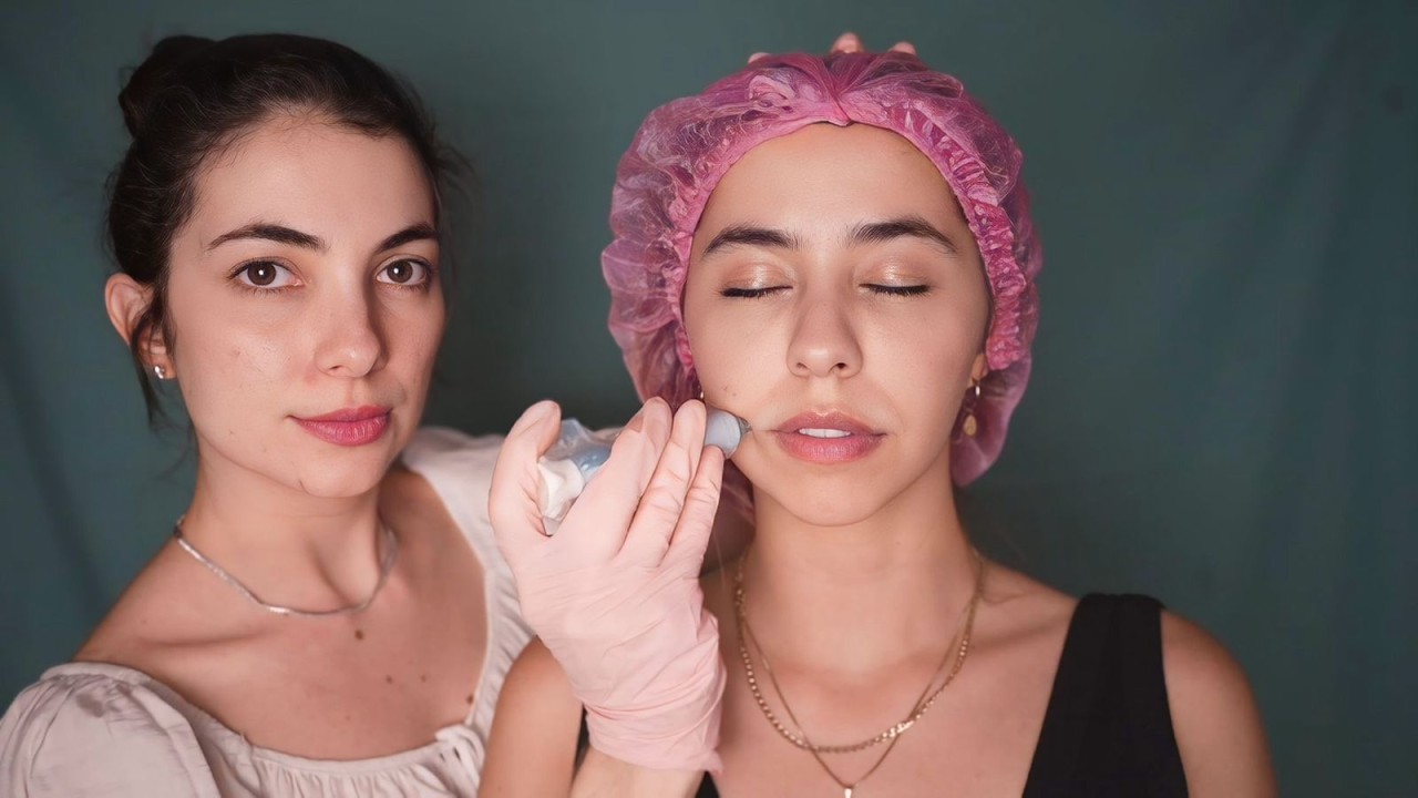 ASMR APLICANDO BOTOX NA AMIGA
