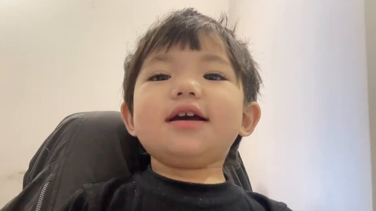 叫俩月爸爸，换来一顿毒打 三狗子11个月，还不会说话时候的视频#萌娃 #人类幼崽 #骗你生女儿 #萌到爆炸了💥 #小棉袄