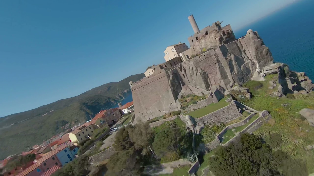 Capraia Isola (Livorno) - in Volo sulla costa Est - Marzo 2021 - Drone DJI FPV in sport mode