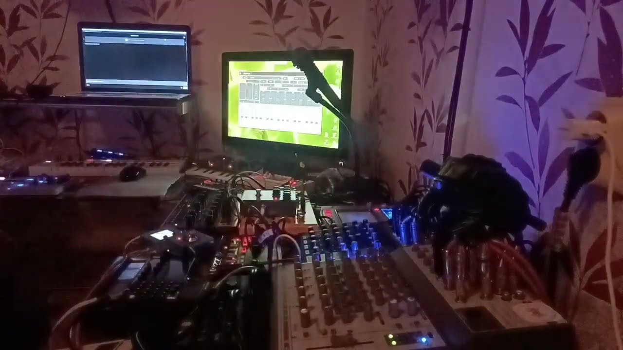 clockbash // oldsets // 808 day 2022 #goldenshrimpguild // Roland TR808 sounds