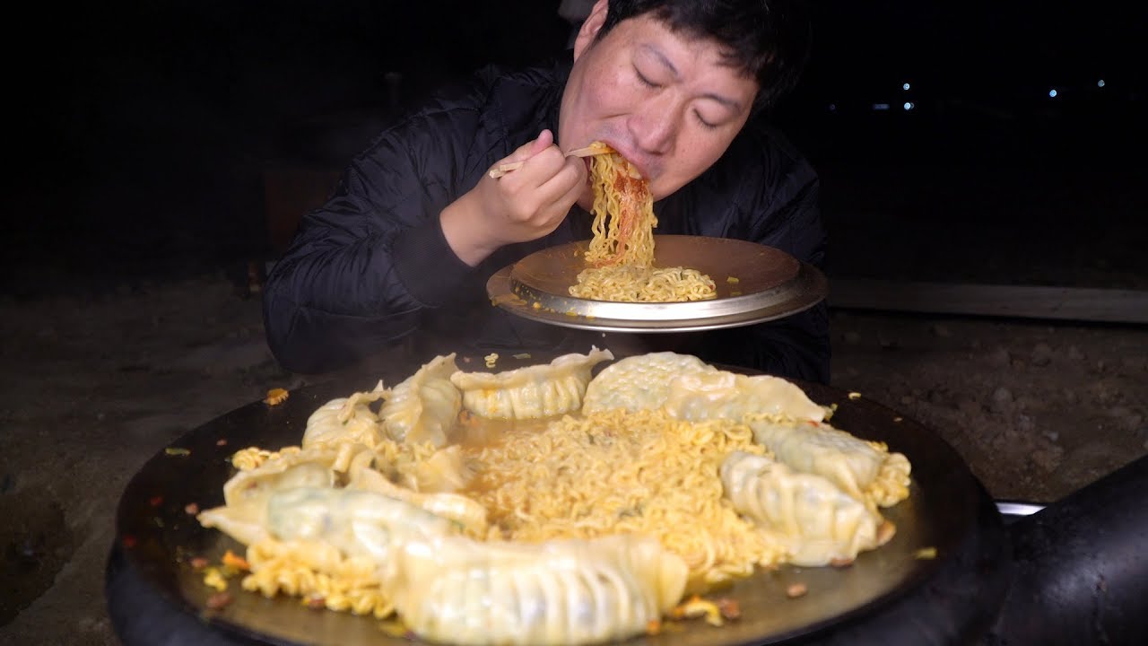 왕만두 2봉에 맛있는 진라면 매운 맛 먹방!!(Jin ramen with big dumplings)요리&먹방!! - Mukbang eating show