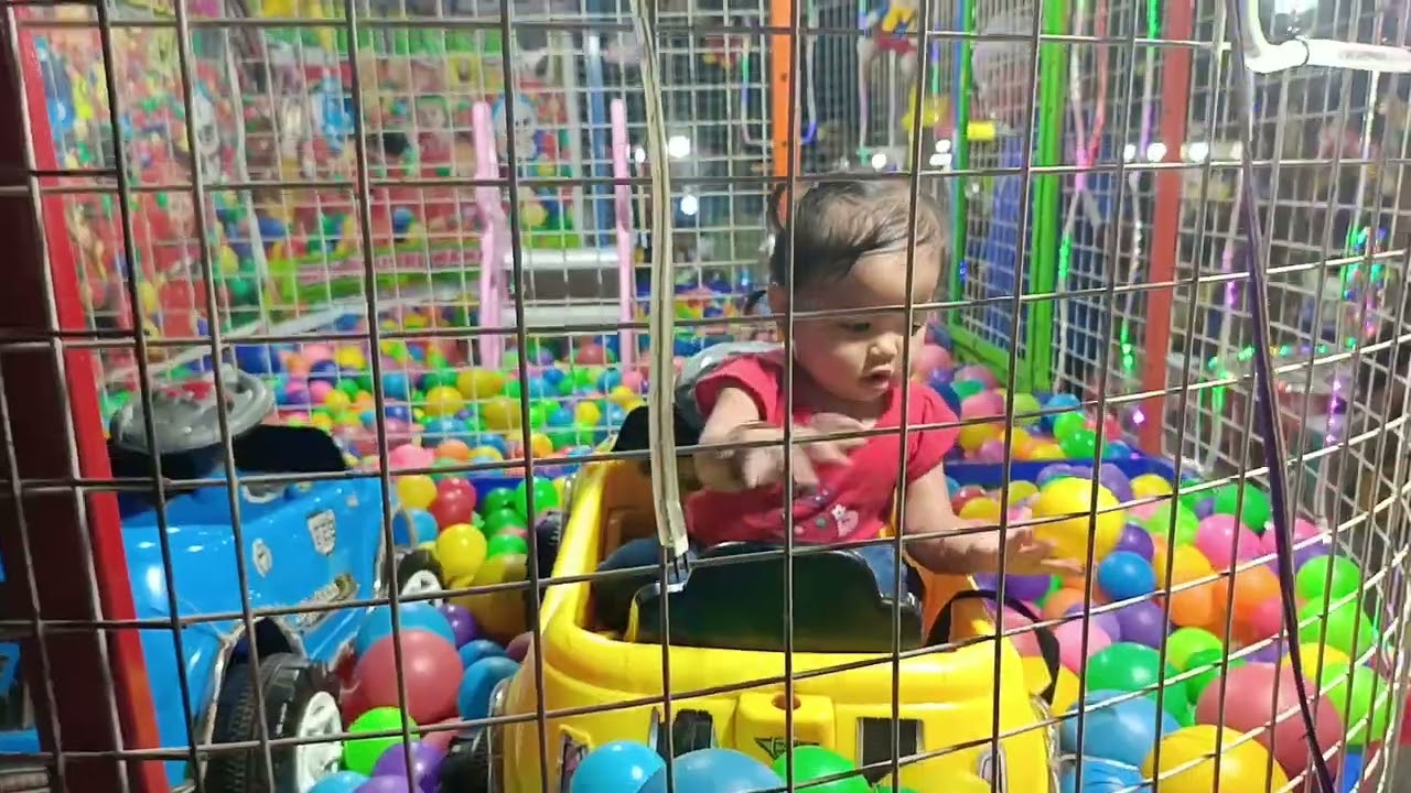 Mandi Bola di taman tirto agung semarang