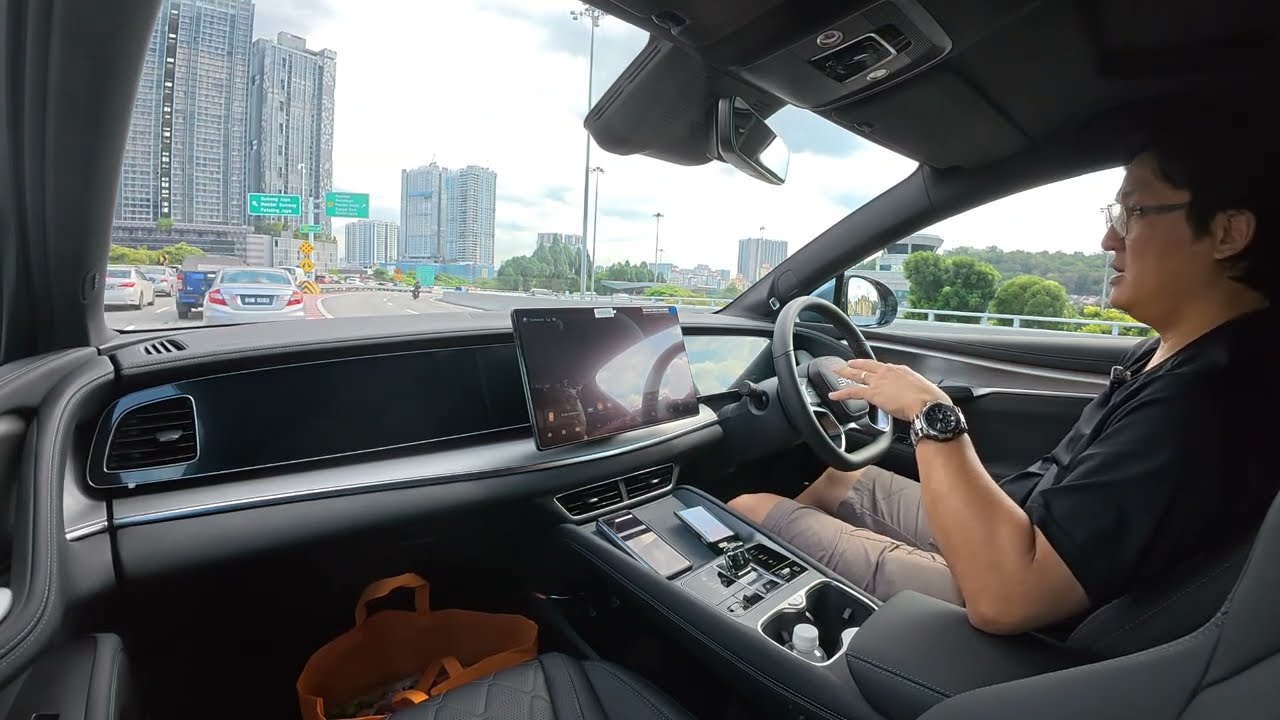 How does the BYD Sealion drive?