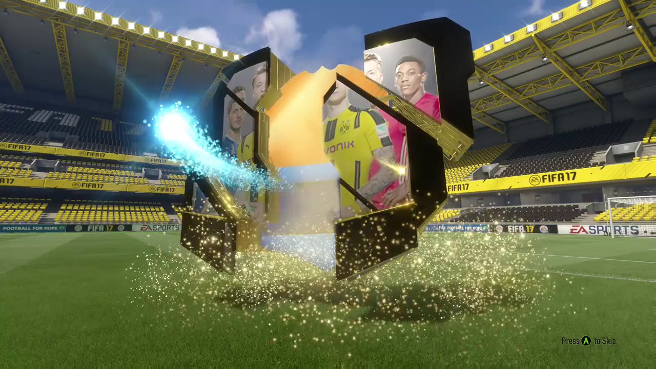 FIFA 17 BLUE AND ORANGE CARD IN A PACK