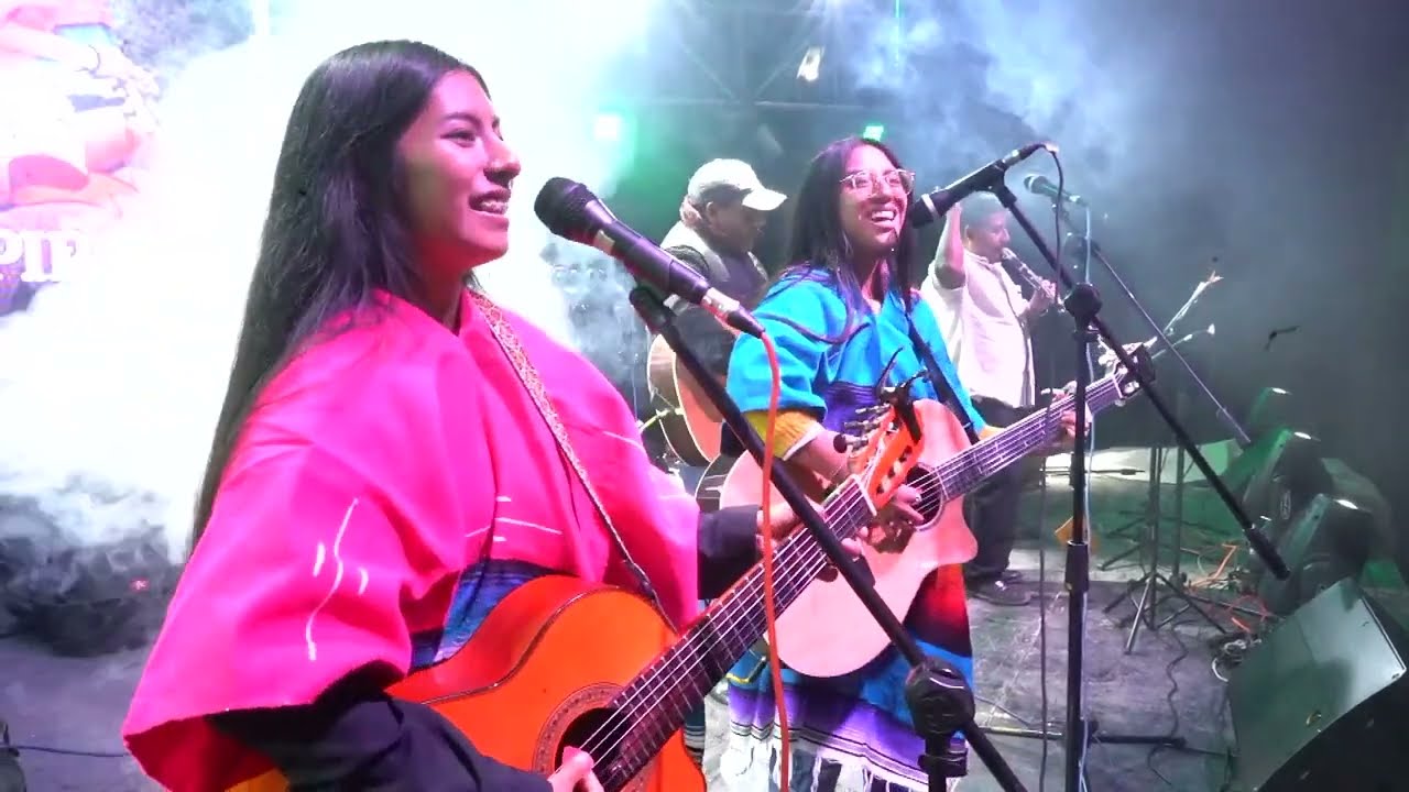 DUETO 2 ROSAS espectacular presentación en San Martín Peras Oaxaca
