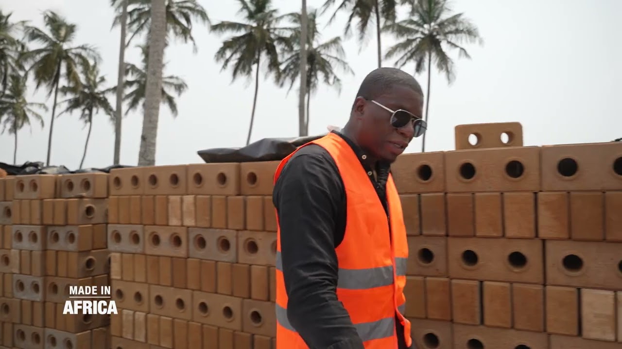 [Reportage] Briques de terre comprimée (BTC) pour plus d'économie et d'écologie dans la construction