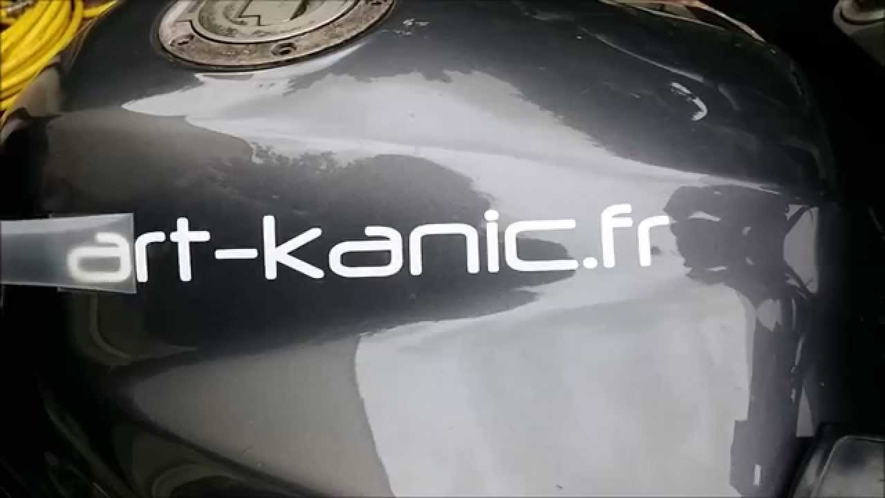 Pose d'un sticker/autocollant pour auto ou moto