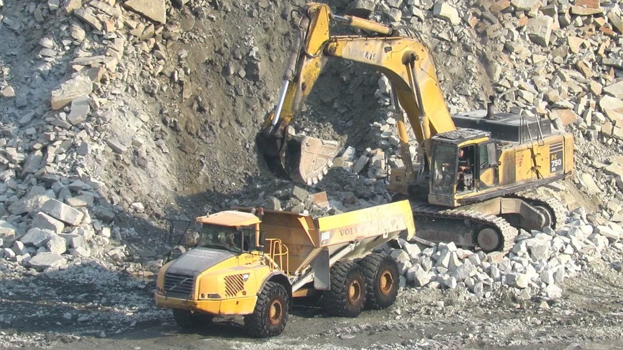 Шарнирно-сочлененный самосвал Volvo A35D работает в любых условиях