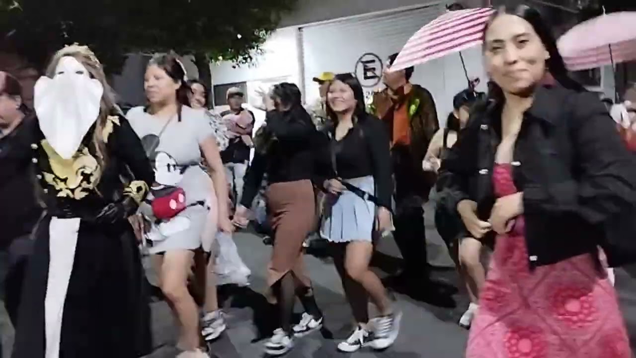 Tercer Domingo de carnaval, 1-Marzo-2026, corrida por la calle Matamoros.