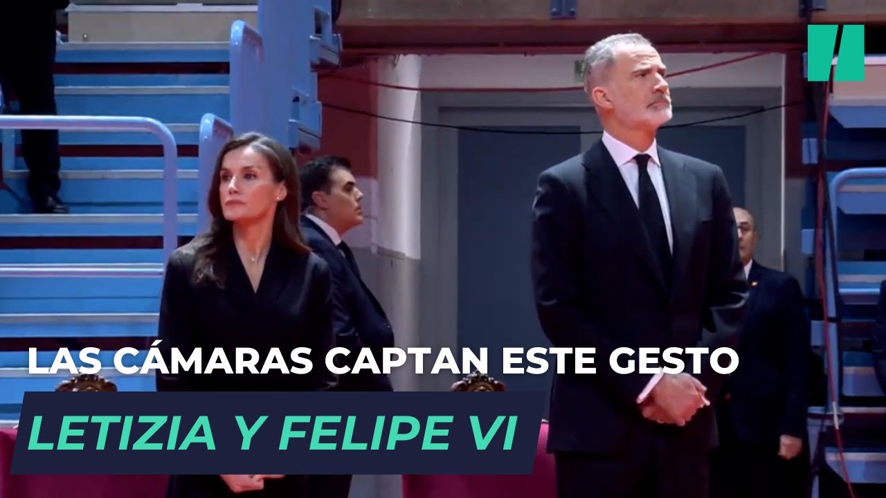 El gesto entre Letizia y Felipe VI en la misa funeral por las víctimas de Adamuz