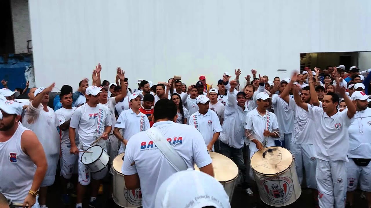 F&uacute;ria Independente 28/02/2016 Paran&aacute; Clube x Poodle (Bateria Show Corre Caveira)