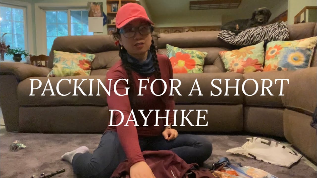 WHAT I PACK FOR A SHORT DAY HIKE (5mile hike to the mountain)