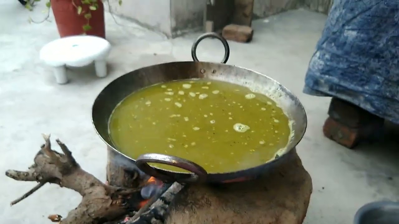 आज चूल्हे पर बनाया निमोना चावल 🍛🍛😋