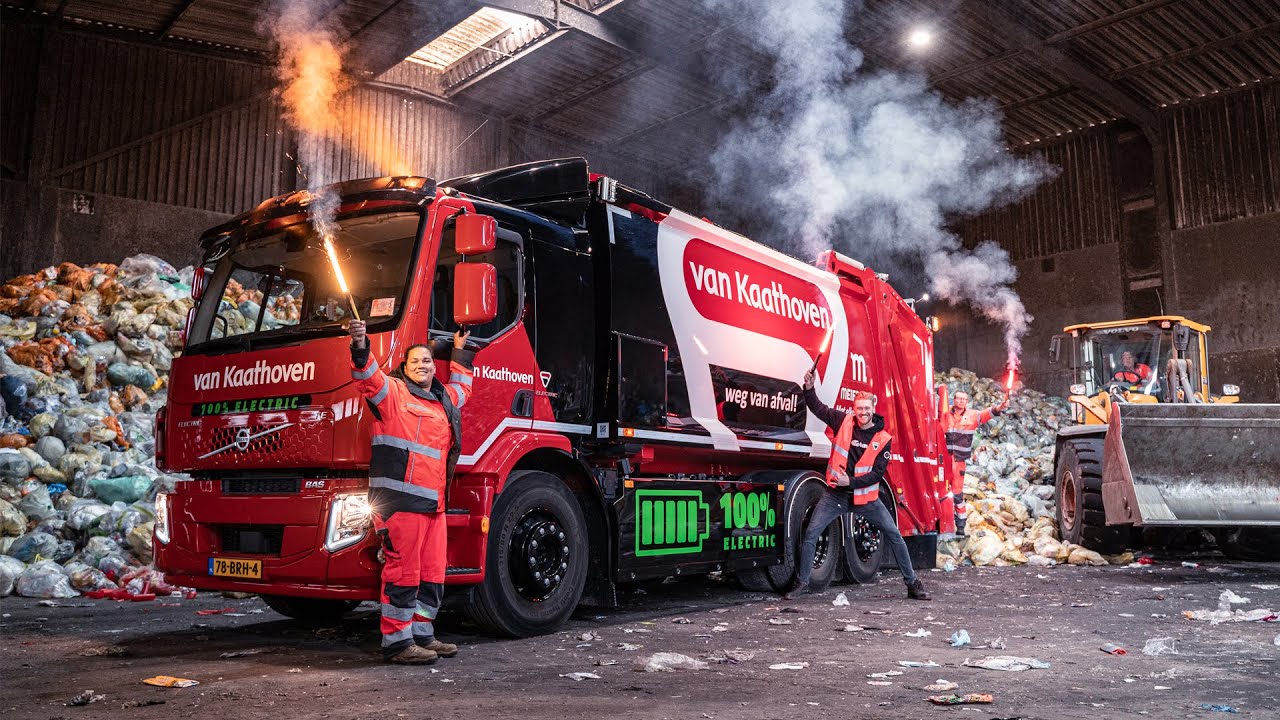 Vlammen met 100% elektrische Volvo vuilniswagen, altijd al eens willen doen!