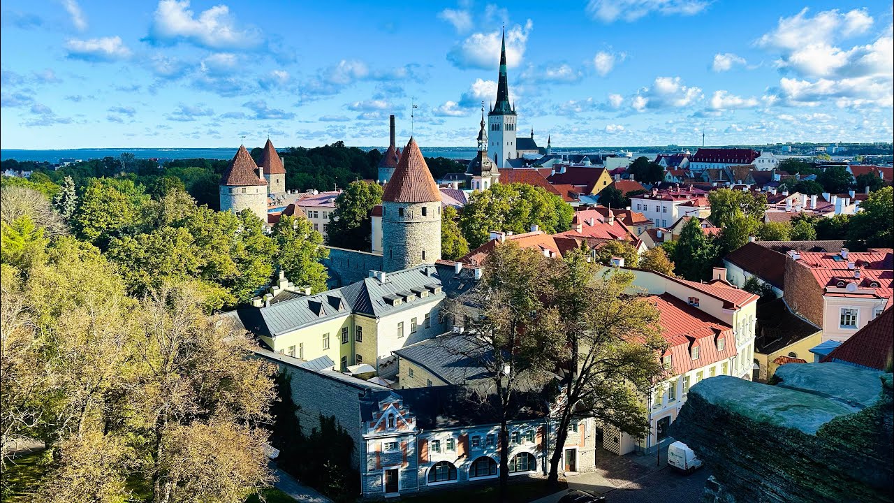 Tallinn, Estonia, Toompea Hill to Old Town【4K Walking Tour】
