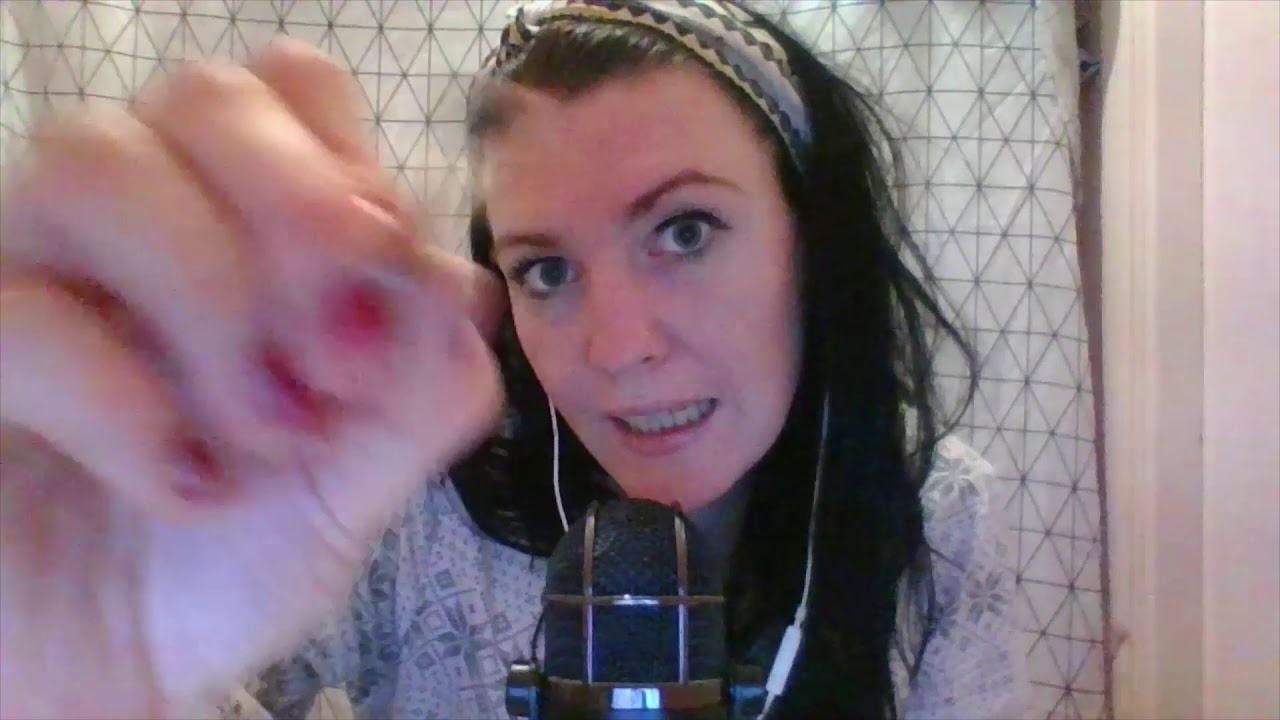 ASMR-ROLEPLAY -   Sminkar dig nyårsfin