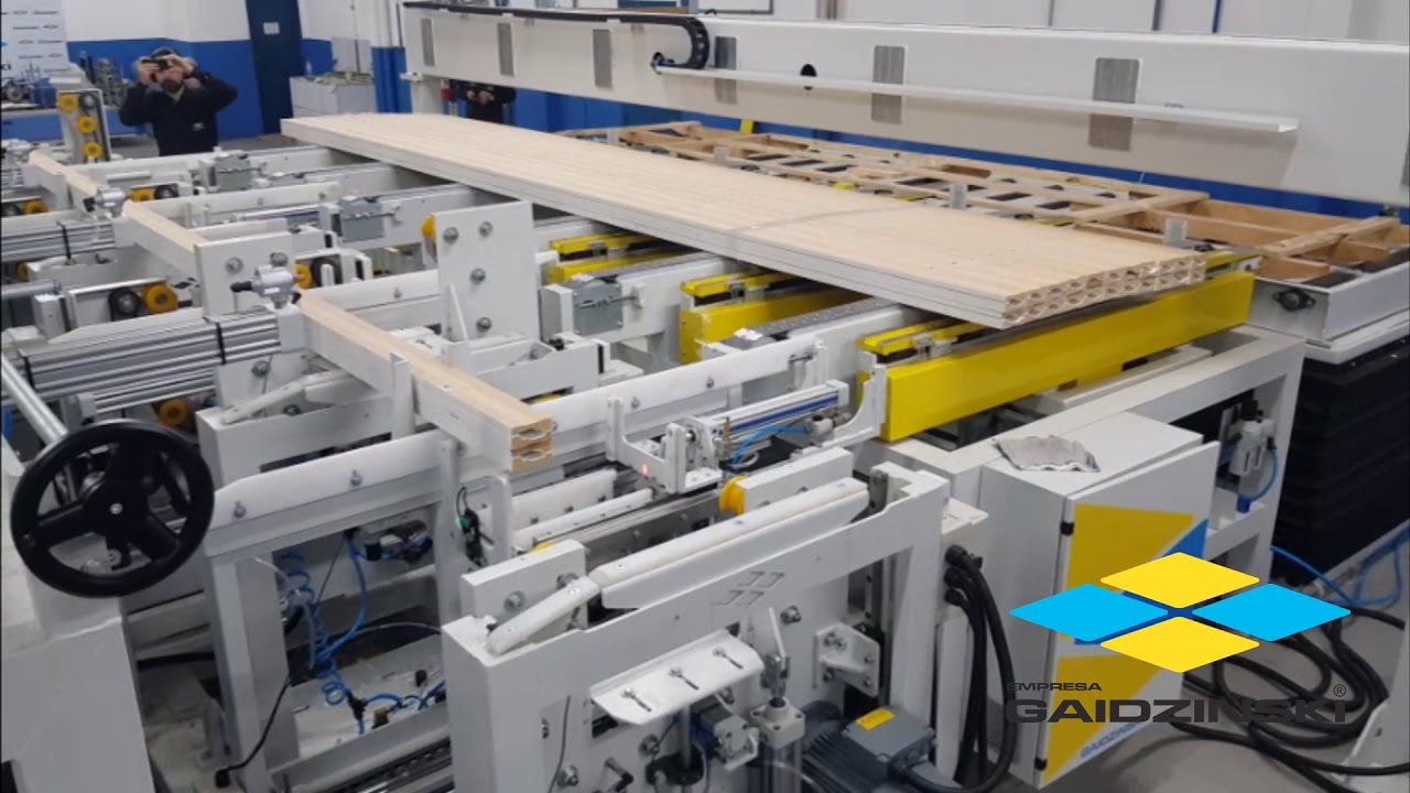 Automated Stacking Line for Boards and Frames / Linha automatica para paletização de molduras.