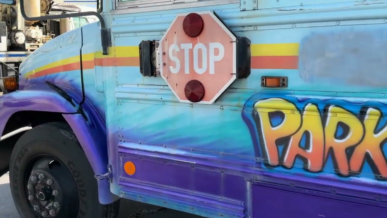 Lot # 120 2000 Freightliner / Thomas (65 Passenger School Bus)
